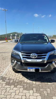 TOYOTA HILUX SW4 2.8 SRX 4X4 7 LUGARES 16V TURBO INTERCOOLER DIESEL 4P AUTOMÁTICO